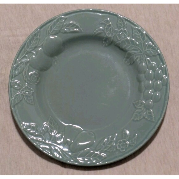 5 Savoir Vivre Fruit Promenade Celadon Salad Plates  8 1/8" Discontinued EUC - Picture 2 of 9